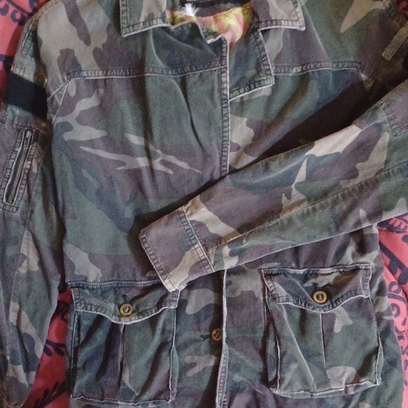 Gently used Da Nang corduroy camo jacket size small - Picture 3 of 7